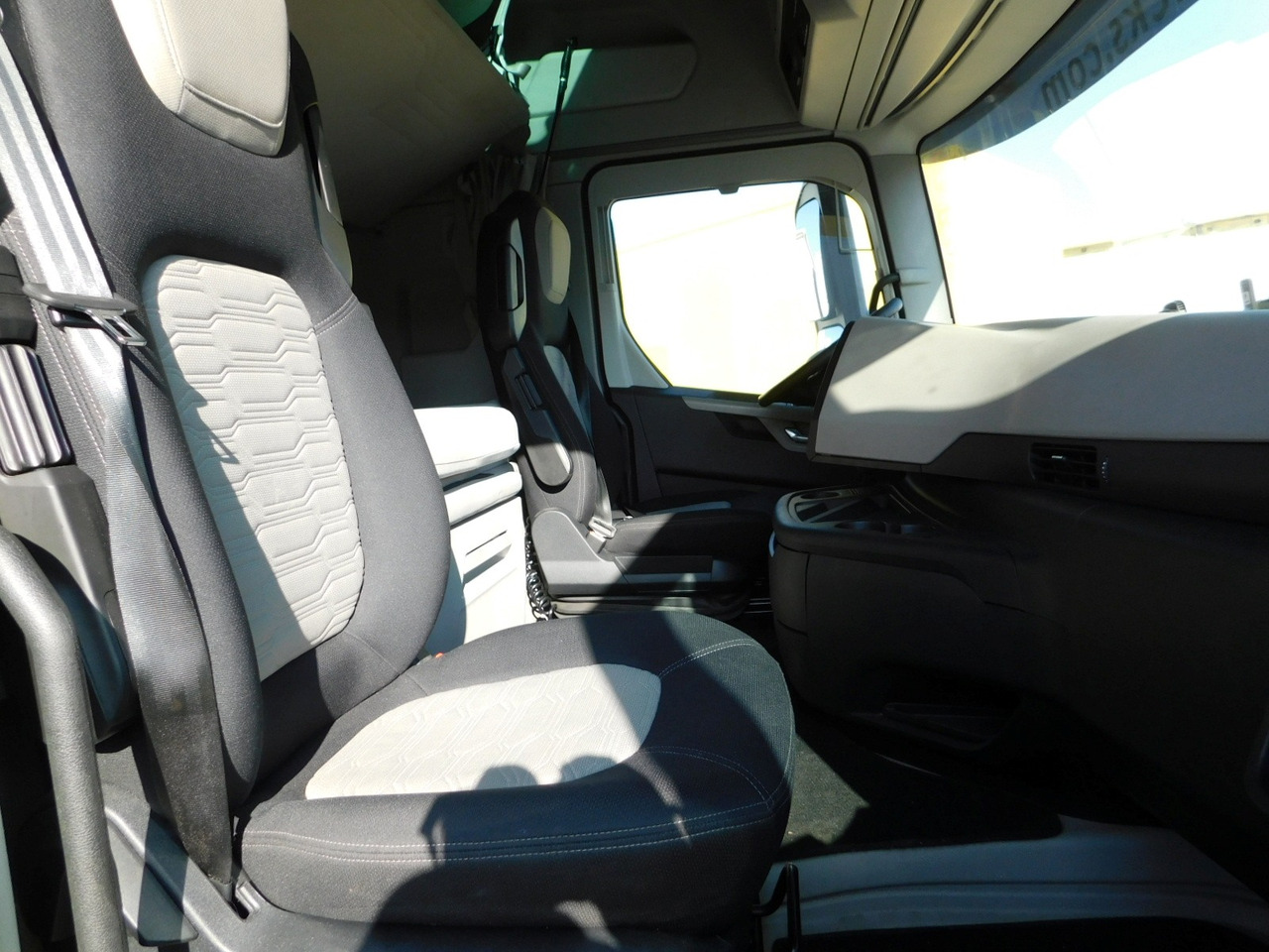 Ford F max ll 4x2 scab e6 eco 16spdamt ecotorq - Cabeza tractora: foto 5 Ford F max ll 4x2 scab e6 eco 16spdamt ecotorq - Cabeza tractora: foto 5