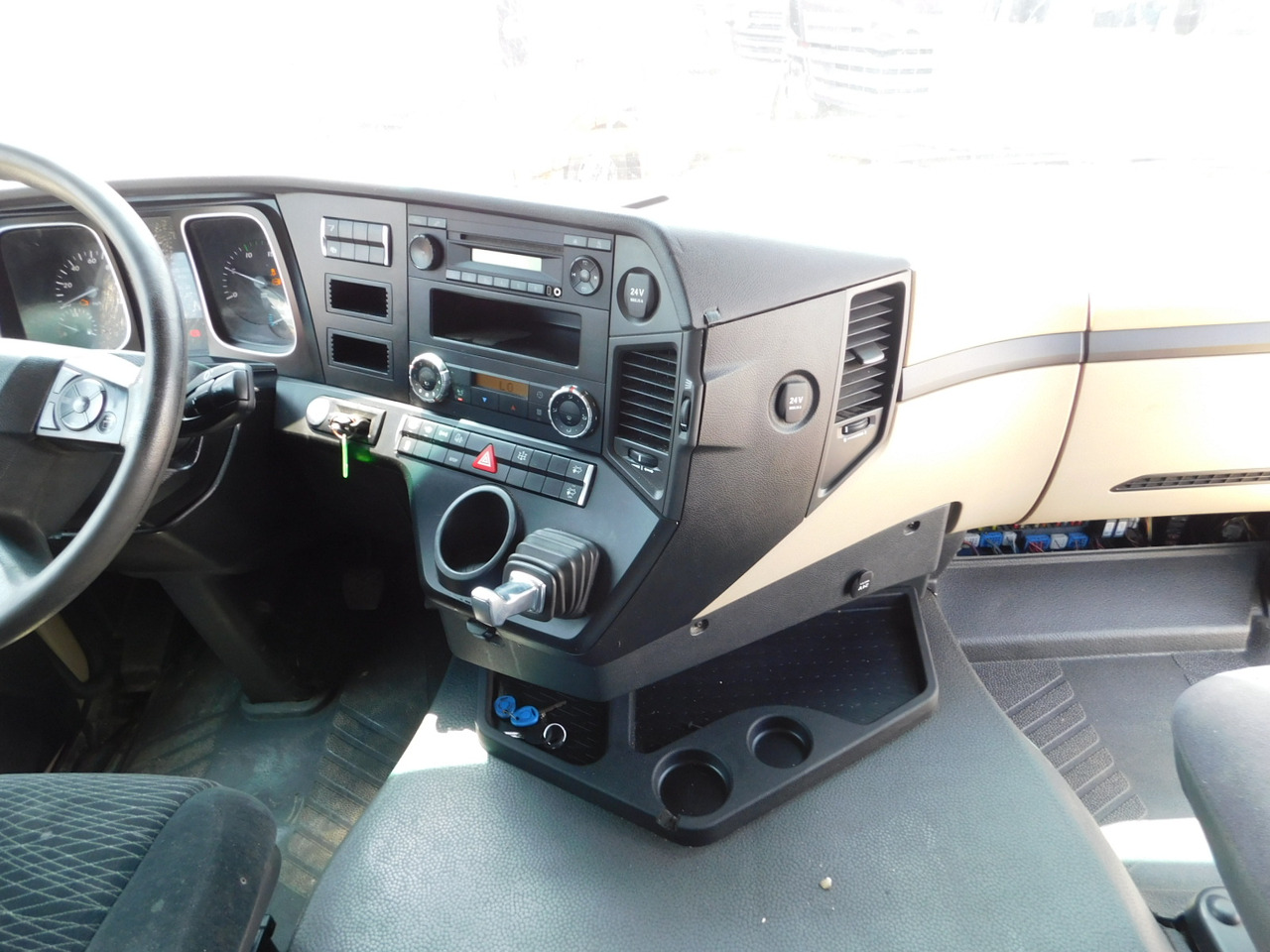 Cabeza tractora Mercedes Actros 1845: foto 6
