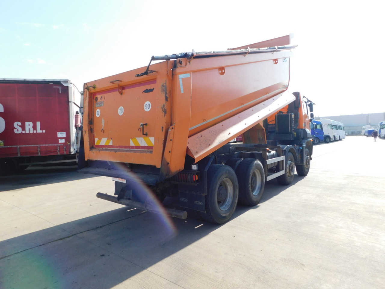 Ford 4142d 8x4 dcab e6 16s2230 - Camión volquete: foto 3 Ford 4142d 8x4 dcab e6 16s2230 - Camión volquete: foto 3