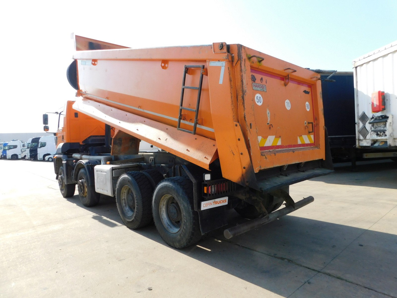Ford 4142d 8x4 dcab e6 16s2230 - Camión volquete: foto 4 Ford 4142d 8x4 dcab e6 16s2230 - Camión volquete: foto 4