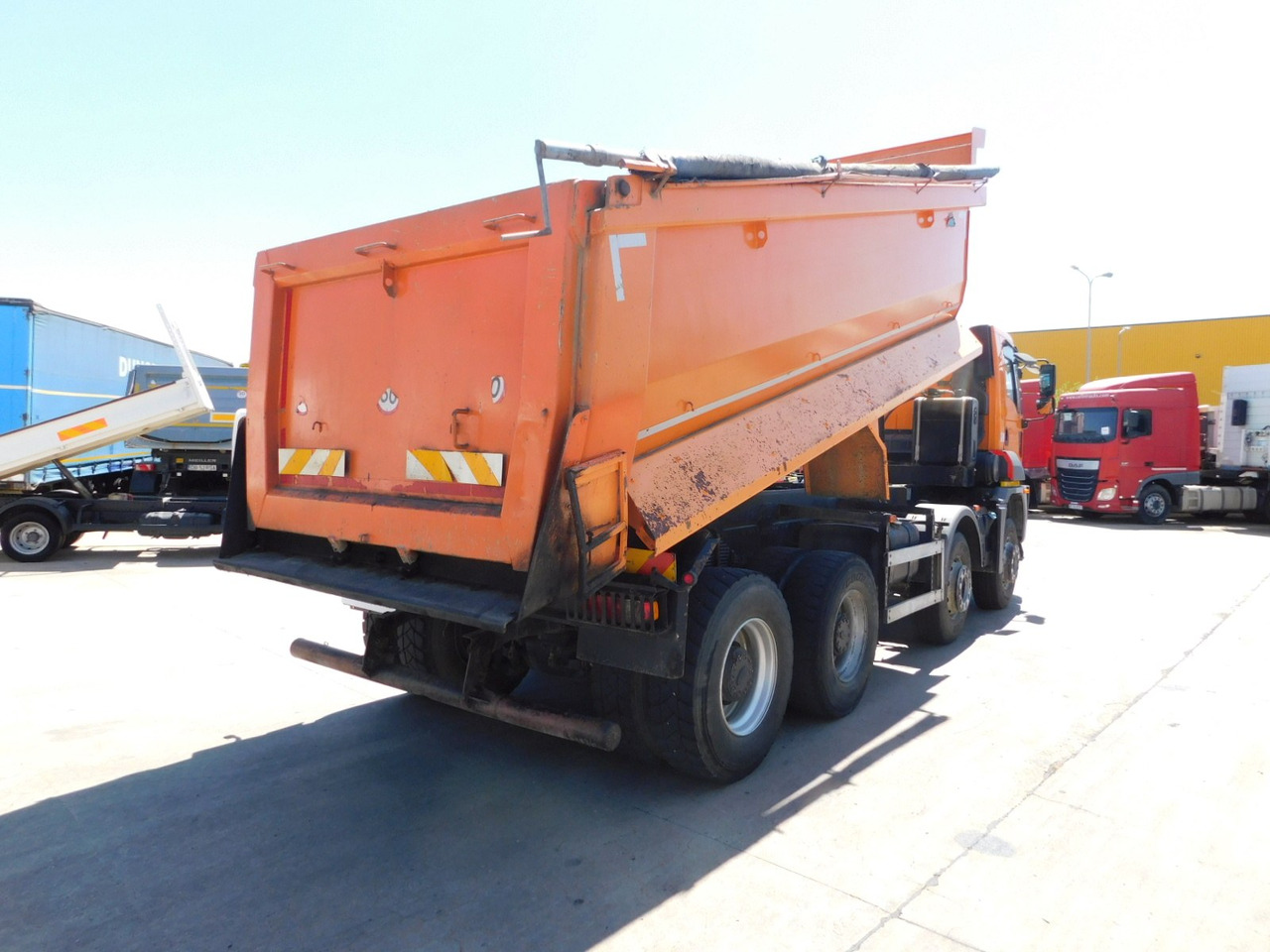 Ford 4142d 8x4 dcab e6 16s2230 - Camión volquete: foto 3 Ford 4142d 8x4 dcab e6 16s2230 - Camión volquete: foto 3