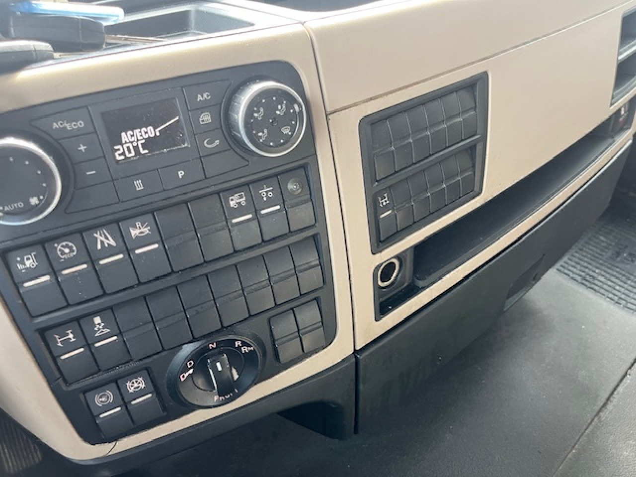 Cabeza tractora MAN TGX 18.460 4x2 BLS mit Kipphydraulik Euro6 Klima: foto 11 Cabeza tractora MAN TGX 18.460 4x2 BLS mit Kipphydraulik Euro6 Klima: foto 11