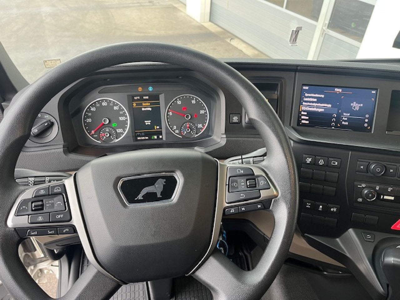 MAN TGX 18.470 4x2 BLS Euro6 Retarder Klima Luftfeder - Cabeza tractora: foto 3 MAN TGX 18.470 4x2 BLS Euro6 Retarder Klima Luftfeder - Cabeza tractora: foto 3