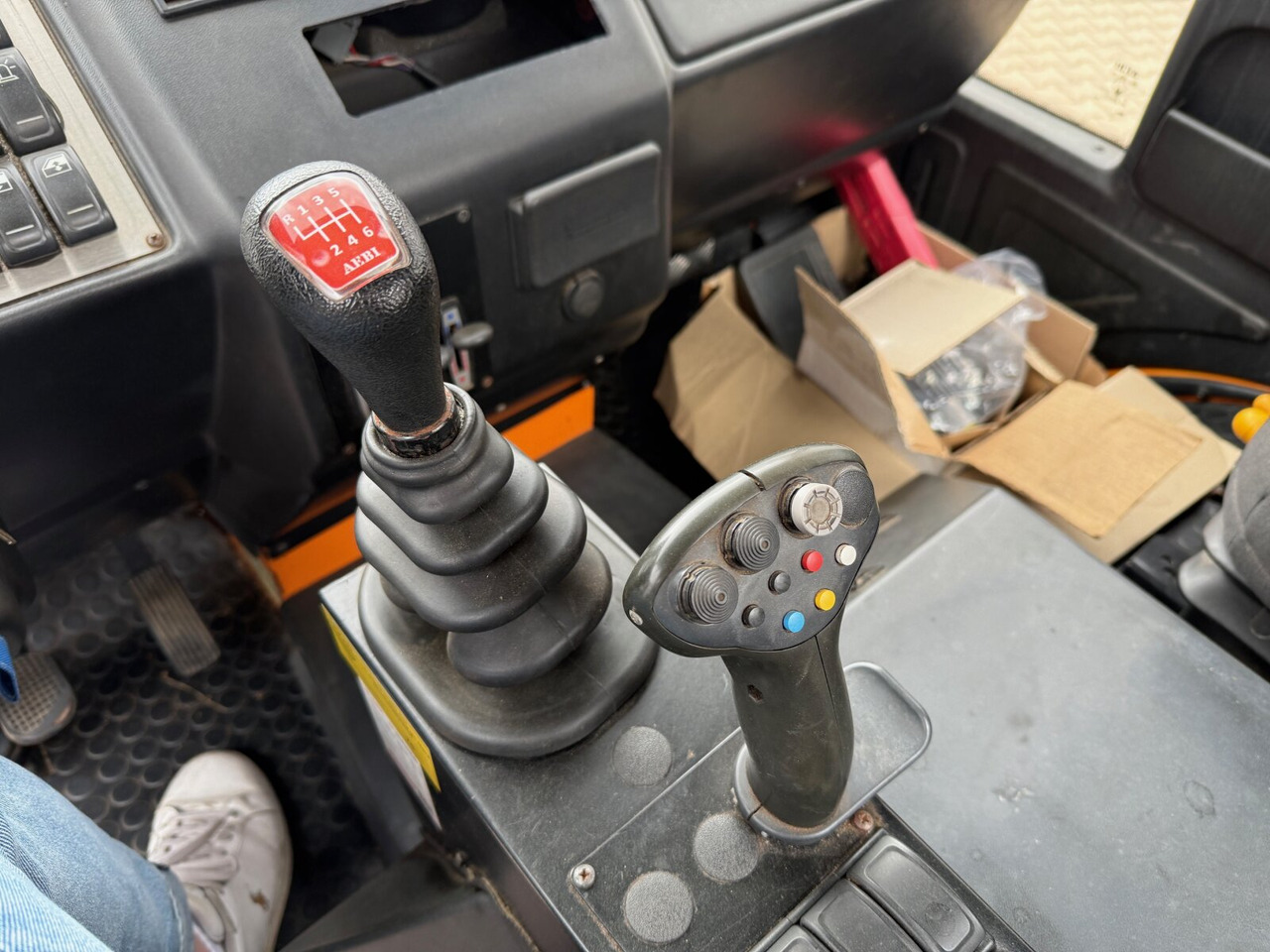 AEBI Schmidt MT750 4x4 AEBI Schmidt MT750 4x4, City-Abroller, Winterdienstausstattung, 2x AHK - Camión multibasculante: foto 5 AEBI Schmidt MT750 4x4 AEBI Schmidt MT750 4x4, City-Abroller, Winterdienstausstattung, 2x AHK - Camión multibasculante: foto 5