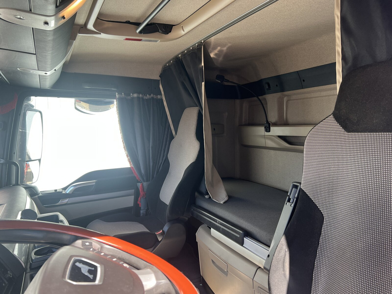 MAN TGX 18.500 4X4H BLS TGX 18.500 4X4H BLS, PriTarder, HydroDrive, Kipphydraulik - Cabeza tractora: foto 4 MAN TGX 18.500 4X4H BLS TGX 18.500 4X4H BLS, PriTarder, HydroDrive, Kipphydraulik - Cabeza tractora: foto 4