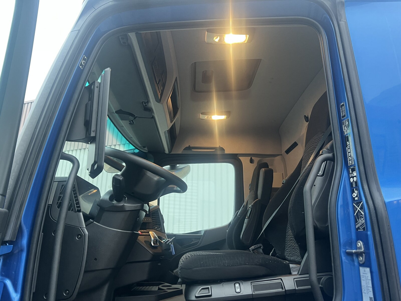 Mercedes-Benz Actros 1843 LS 4x4 HAD Actros 1843 LS 4x4 HAD, HydroDrive, MirrorCam, MultimediaCockpit - Cabeza tractora: foto 5 Mercedes-Benz Actros 1843 LS 4x4 HAD Actros 1843 LS 4x4 HAD, HydroDrive, MirrorCam, MultimediaCockpit - Cabeza tractora: foto 5