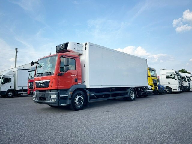 MAN TGM 18.250 4x2 LL TGM 18.250 4x2 LL, Kühlkoffer, Carrier, Trennwand, LBW BÄR - Camión: foto 1 MAN TGM 18.250 4x2 LL TGM 18.250 4x2 LL, Kühlkoffer, Carrier, Trennwand, LBW BÄR - Camión: foto 1