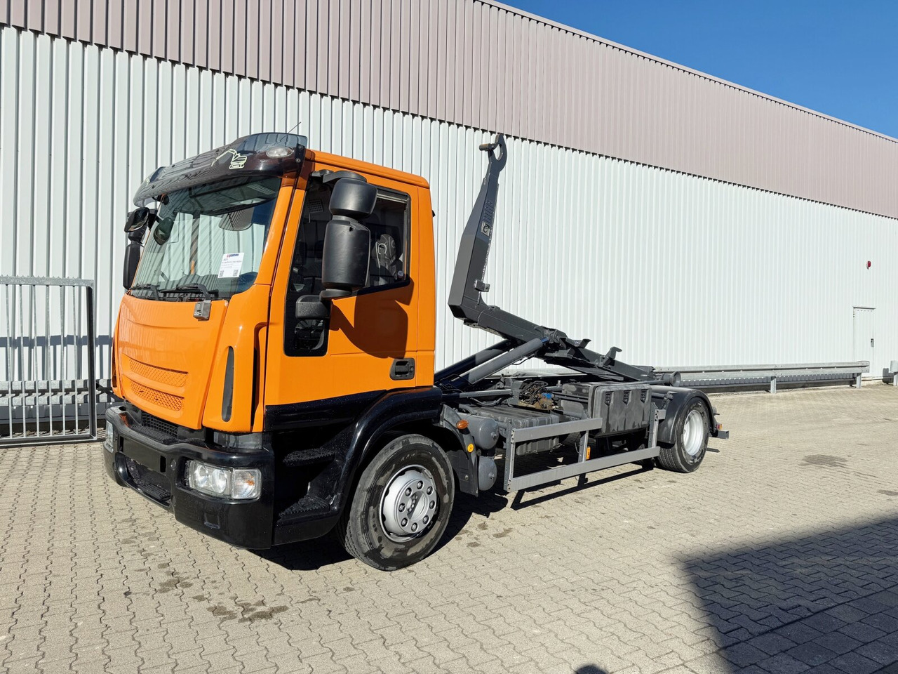 Euro Cargo 160E25 4x2 Euro Cargo 160E25 4x2, HIAB Abroller - Camión multibasculante: foto 1 Euro Cargo 160E25 4x2 Euro Cargo 160E25 4x2, HIAB Abroller - Camión multibasculante: foto 1