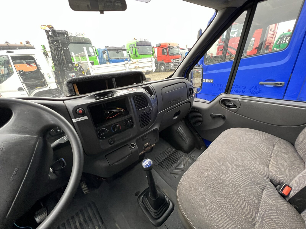 Furgoneta combi Ford Ford Transit 2,0 TDE 4x2 Ford Transit 2,0 TDE 4x2, EX-THW, 6 Sitze: foto 9 Furgoneta combi Ford Ford Transit 2,0 TDE 4x2 Ford Transit 2,0 TDE 4x2, EX-THW, 6 Sitze: foto 9