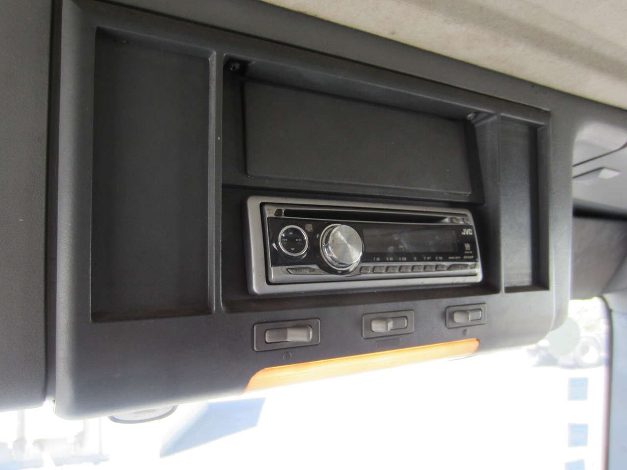 Camión caja cerrada Iveco EuroCargo 80E 15/85: foto 8 Camión caja cerrada Iveco EuroCargo 80E 15/85: foto 8