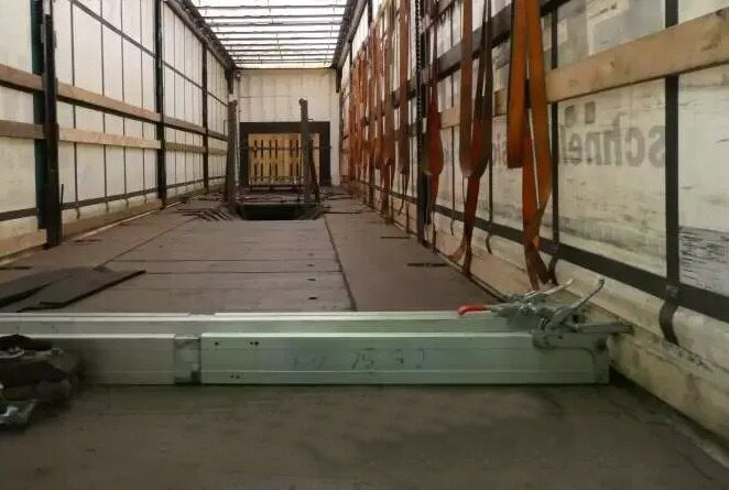 Krone SDP 27 eLCQ4-CS Coil Liner SDP 27 eLCQ4-CS Coil Liner, Coilmulde, Liftachse, Edscha - Semirremolque plataforma/ Caja abierta: foto 5 Krone SDP 27 eLCQ4-CS Coil Liner SDP 27 eLCQ4-CS Coil Liner, Coilmulde, Liftachse, Edscha - Semirremolque plataforma/ Caja abierta: foto 5