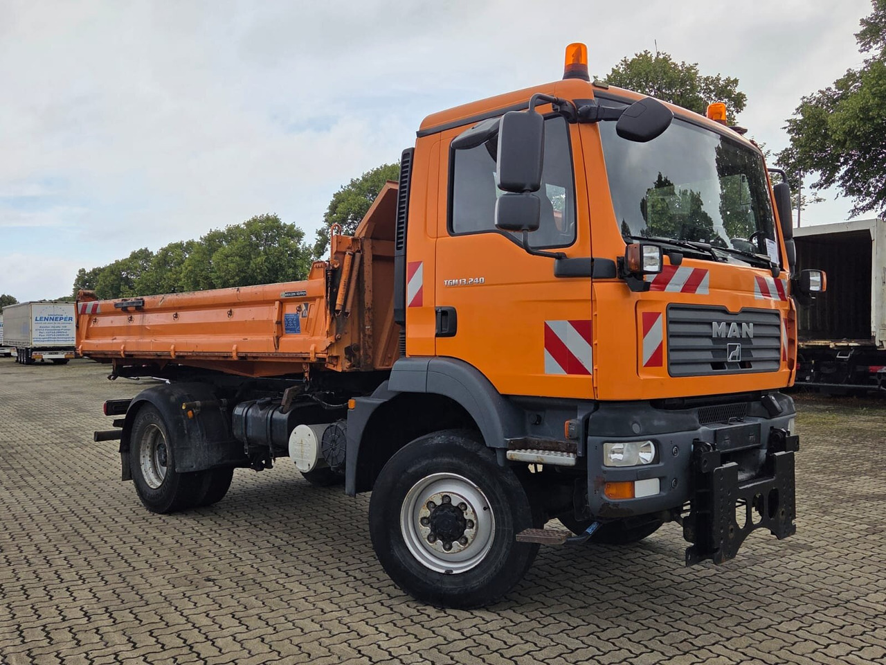 MAN TGM 15.240 4X4 BL TGM 15.240 4X4 BL, Winterdienstausstattung - Camión volquete: foto 1 MAN TGM 15.240 4X4 BL TGM 15.240 4X4 BL, Winterdienstausstattung - Camión volquete: foto 1