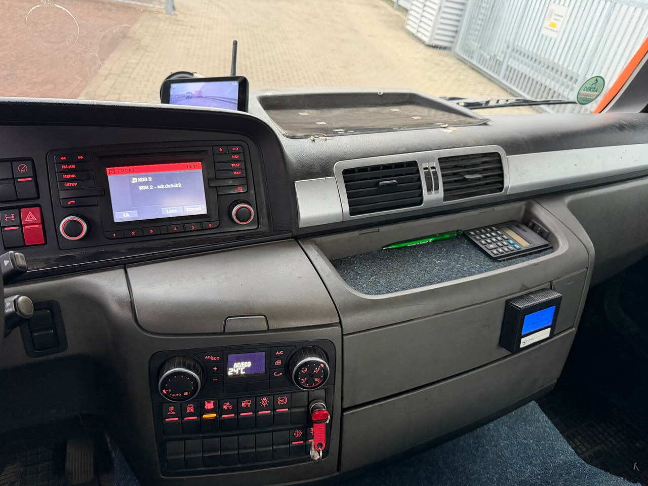 MAN TGM 18.290 4x2 BB TGM 18.290 4x2 BB, Tele-Absetzer - Camión portacontenedor de cadenas: foto 4 MAN TGM 18.290 4x2 BB TGM 18.290 4x2 BB, Tele-Absetzer - Camión portacontenedor de cadenas: foto 4