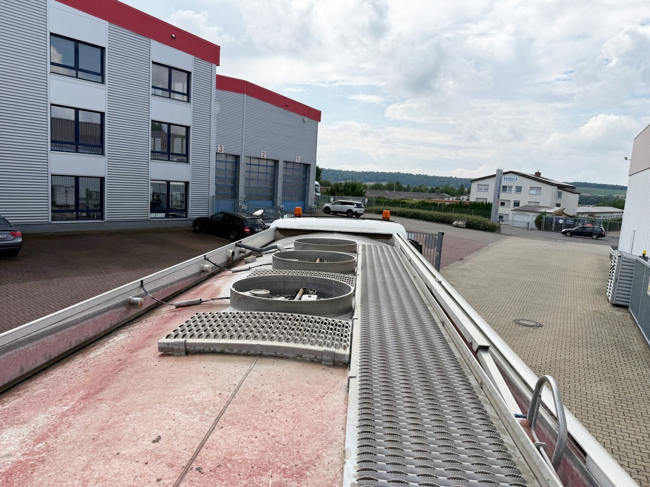 MAN TGS 26.400 6x2-4 BL TGS 26.400 6x2-4 BL, Liftachse, ADR, Esterer Tank ca. 20.030l, 3 Kammern, Funk - Camión cisterna: foto 2 MAN TGS 26.400 6x2-4 BL TGS 26.400 6x2-4 BL, Liftachse, ADR, Esterer Tank ca. 20.030l, 3 Kammern, Funk - Camión cisterna: foto 2