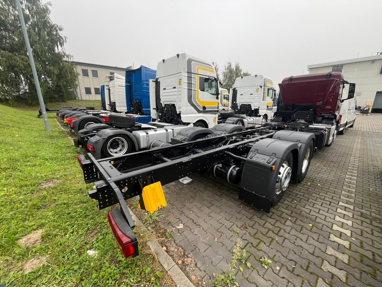 MAN TGS 26.440 6x2-4 LL CH TGS 26.440 6x2-4 LL CH, Lenk-/Liftachse, Navi, LED - Camión chasis: foto 3 MAN TGS 26.440 6x2-4 LL CH TGS 26.440 6x2-4 LL CH, Lenk-/Liftachse, Navi, LED - Camión chasis: foto 3