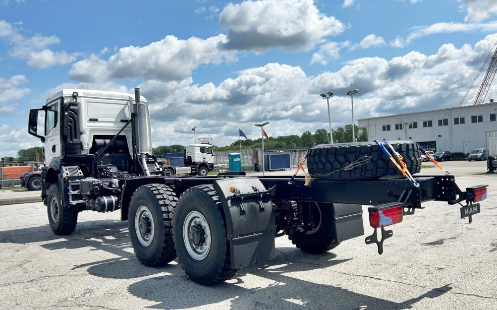 MAN TGS 33.440 6x6 BB CH TGS 33.440 6x6 BB CH, Euro2, Einzelbereifung, 4x vorhanden! - Camión chasis: foto 3 MAN TGS 33.440 6x6 BB CH TGS 33.440 6x6 BB CH, Euro2, Einzelbereifung, 4x vorhanden! - Camión chasis: foto 3