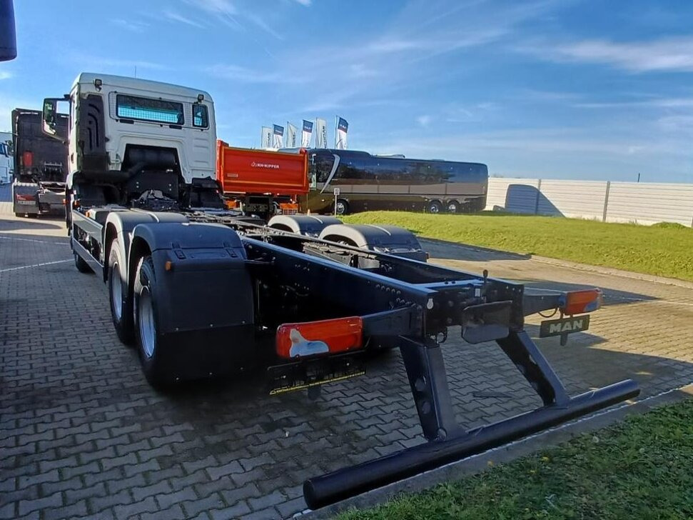 MAN TGS 33.440 6x6 BB CH TGS 33.440 6x6 BB CH, Hohe Bauart, Nebenantrieb - Camión chasis: foto 4 MAN TGS 33.440 6x6 BB CH TGS 33.440 6x6 BB CH, Hohe Bauart, Nebenantrieb - Camión chasis: foto 4