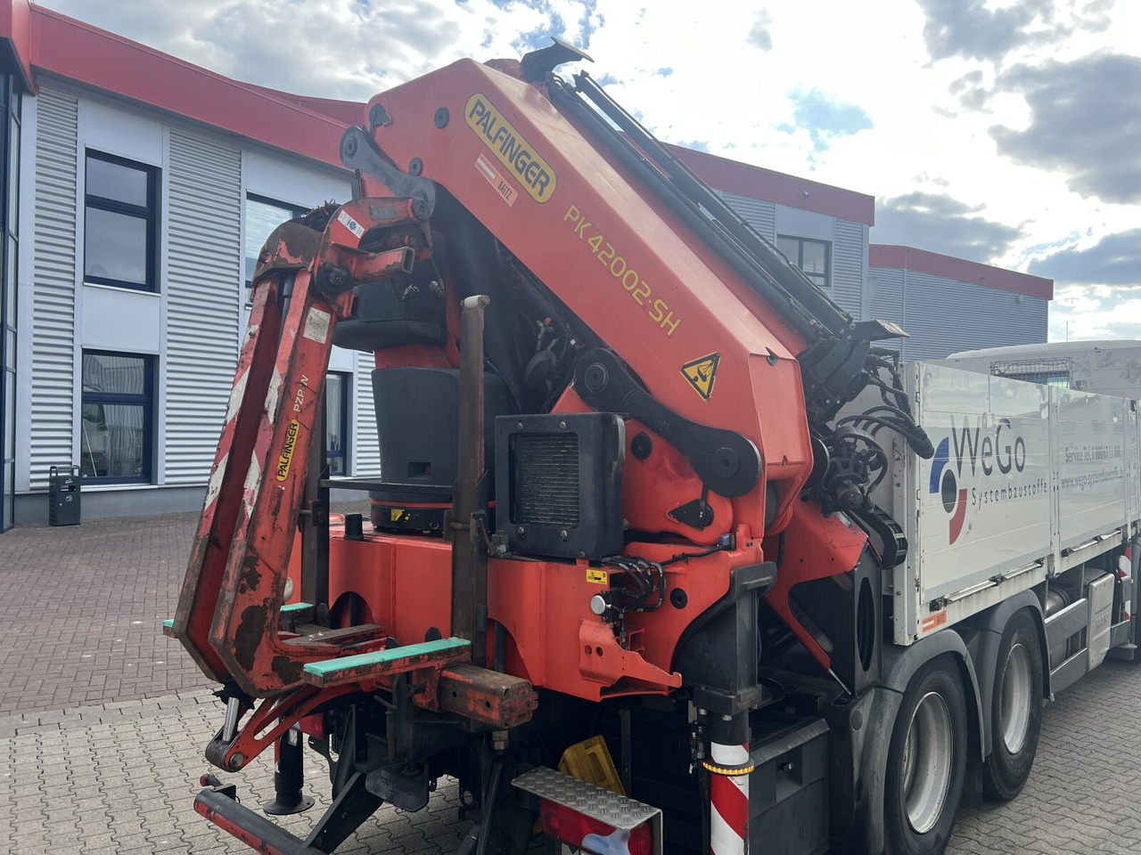 MAN TGS 35.440 8x4 BL TGS 35.440 8x4 BL, Navi, Heckkran Palfinger PK42002 SH-F + Jip PJ 060 B, 24,9m-730kg, Funk - Camión grúa, Camión caja abierta: foto 4 MAN TGS 35.440 8x4 BL TGS 35.440 8x4 BL, Navi, Heckkran Palfinger PK42002 SH-F + Jip PJ 060 B, 24,9m-730kg, Funk - Camión grúa, Camión caja abierta: foto 4