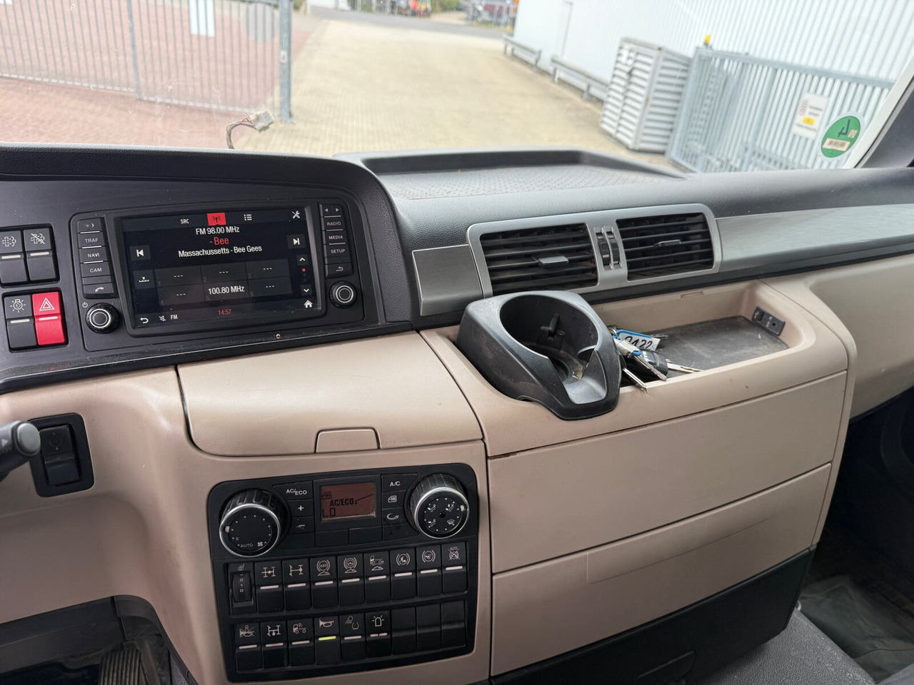 MAN TGS 35.460 8X4 BB TGS 35.460 8X4 BB, Meiller Bordmatik, Rollplane, 13m³ - Camión volquete: foto 5 MAN TGS 35.460 8X4 BB TGS 35.460 8X4 BB, Meiller Bordmatik, Rollplane, 13m³ - Camión volquete: foto 5