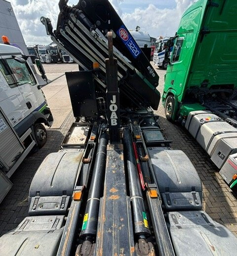 MAN TGS 35.500 8x4-4 BL TGS 35.500 8x4-4 BL, Lenk-/Liftachse, Kran HMF 3220-K6, Funk - Camión multibasculante, Camión grúa: foto 2 MAN TGS 35.500 8x4-4 BL TGS 35.500 8x4-4 BL, Lenk-/Liftachse, Kran HMF 3220-K6, Funk - Camión multibasculante, Camión grúa: foto 2
