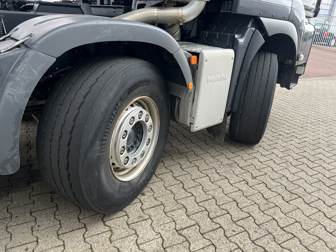 MAN TGS 35.510 8x4 BL TGS 35.510 8x4 BL, Intarder, Stahlmulde ca. 13m³, hydr. Heckklappenöffnung - Dúmper: foto 4 MAN TGS 35.510 8x4 BL TGS 35.510 8x4 BL, Intarder, Stahlmulde ca. 13m³, hydr. Heckklappenöffnung - Dúmper: foto 4