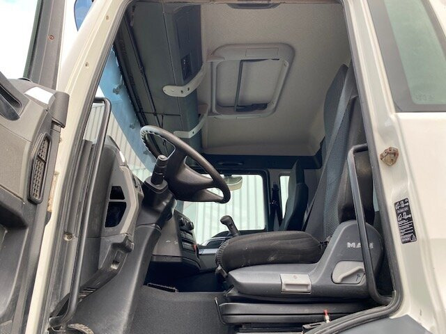 MAN TGS 40.400 6x4 BB TGS 40.400 6x4 BB mit 20.000l Tank - Camión cisterna: foto 4 MAN TGS 40.400 6x4 BB TGS 40.400 6x4 BB mit 20.000l Tank - Camión cisterna: foto 4