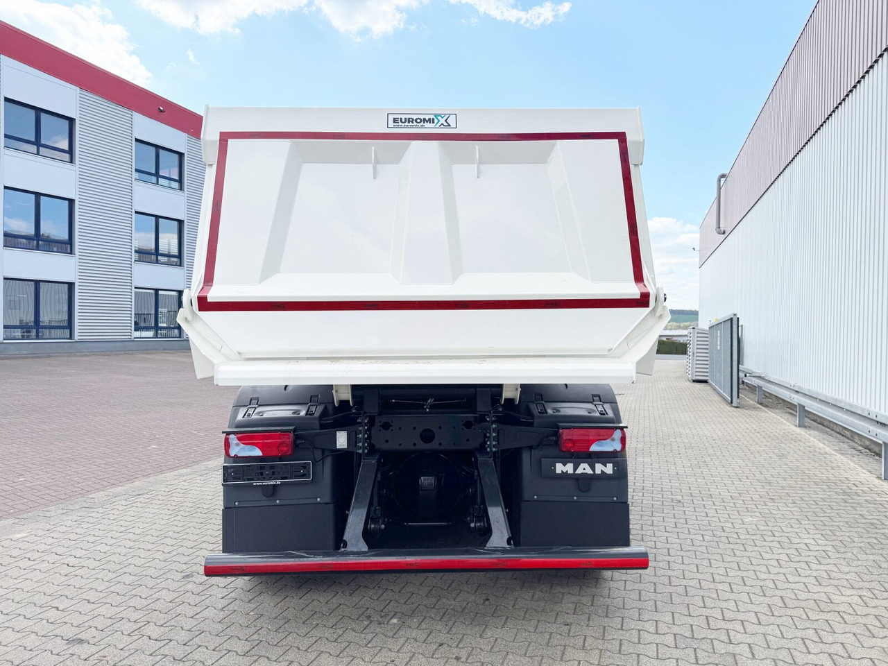 Leasing para MAN TGS 41.440/480 8x4 BB TGS 41.440/480 8x4 BB, Mulde ca. 16m³ mit hydraulischer Heckklappe, mehrfach VORHANDEN MAN TGS 41.440/480 8x4 BB TGS 41.440/480 8x4 BB, Mulde ca. 16m³ mit hydraulischer Heckklappe, mehrfach VORHANDEN: foto 12