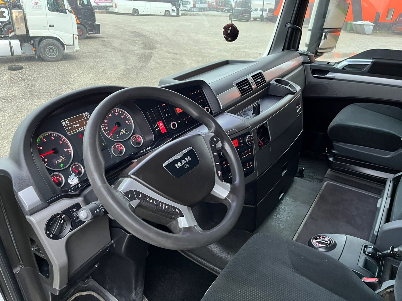 MAN TGX 28.440 6X2-2 BL TGX 28.440 6X2-2 BL, Liftachse, Motorabtrieb - Camión chasis: foto 2 MAN TGX 28.440 6X2-2 BL TGX 28.440 6X2-2 BL, Liftachse, Motorabtrieb - Camión chasis: foto 2