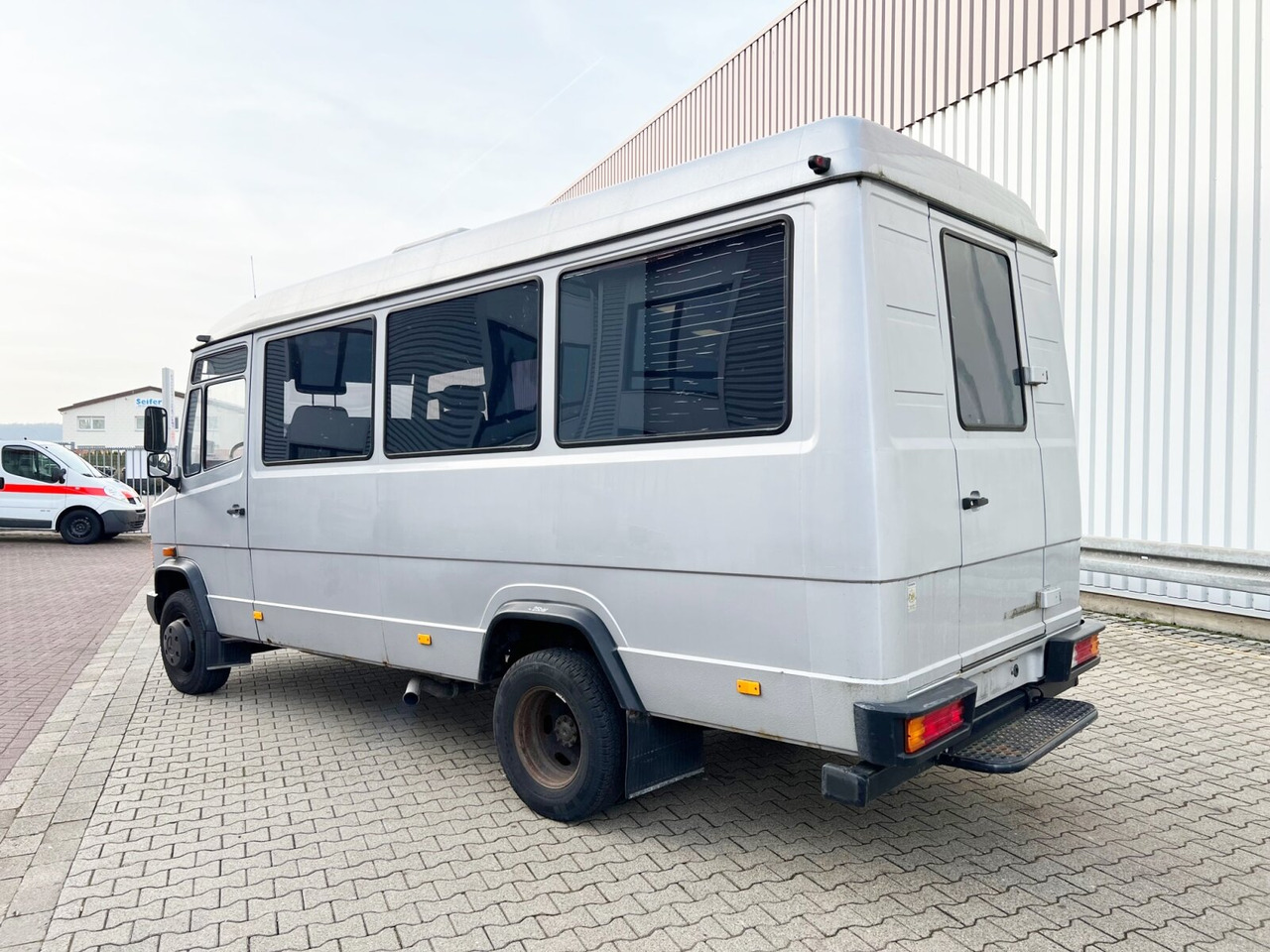 Leasing para Mercedes-Benz 711 D-KA 4x2 711 D-KA 4x2, Standklima, 11-Sitze, 2 x on stock Mercedes-Benz 711 D-KA 4x2 711 D-KA 4x2, Standklima, 11-Sitze, 2 x on stock: foto 13 Leasing para Mercedes-Benz 711 D-KA 4x2 711 D-KA 4x2, Standklima, 11-Sitze, 2 x on stock Mercedes-Benz 711 D-KA 4x2 711 D-KA 4x2, Standklima, 11-Sitze, 2 x on stock: foto 13