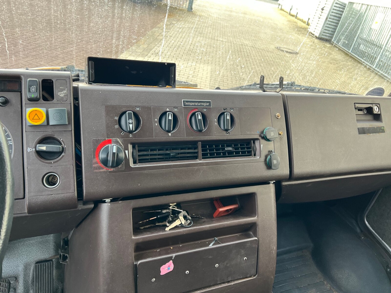 Leasing para Mercedes-Benz 711 D-KA 4x2 711 D-KA 4x2, Standklima, 11-Sitze, 2 x on stock Mercedes-Benz 711 D-KA 4x2 711 D-KA 4x2, Standklima, 11-Sitze, 2 x on stock: foto 5 Leasing para Mercedes-Benz 711 D-KA 4x2 711 D-KA 4x2, Standklima, 11-Sitze, 2 x on stock Mercedes-Benz 711 D-KA 4x2 711 D-KA 4x2, Standklima, 11-Sitze, 2 x on stock: foto 5