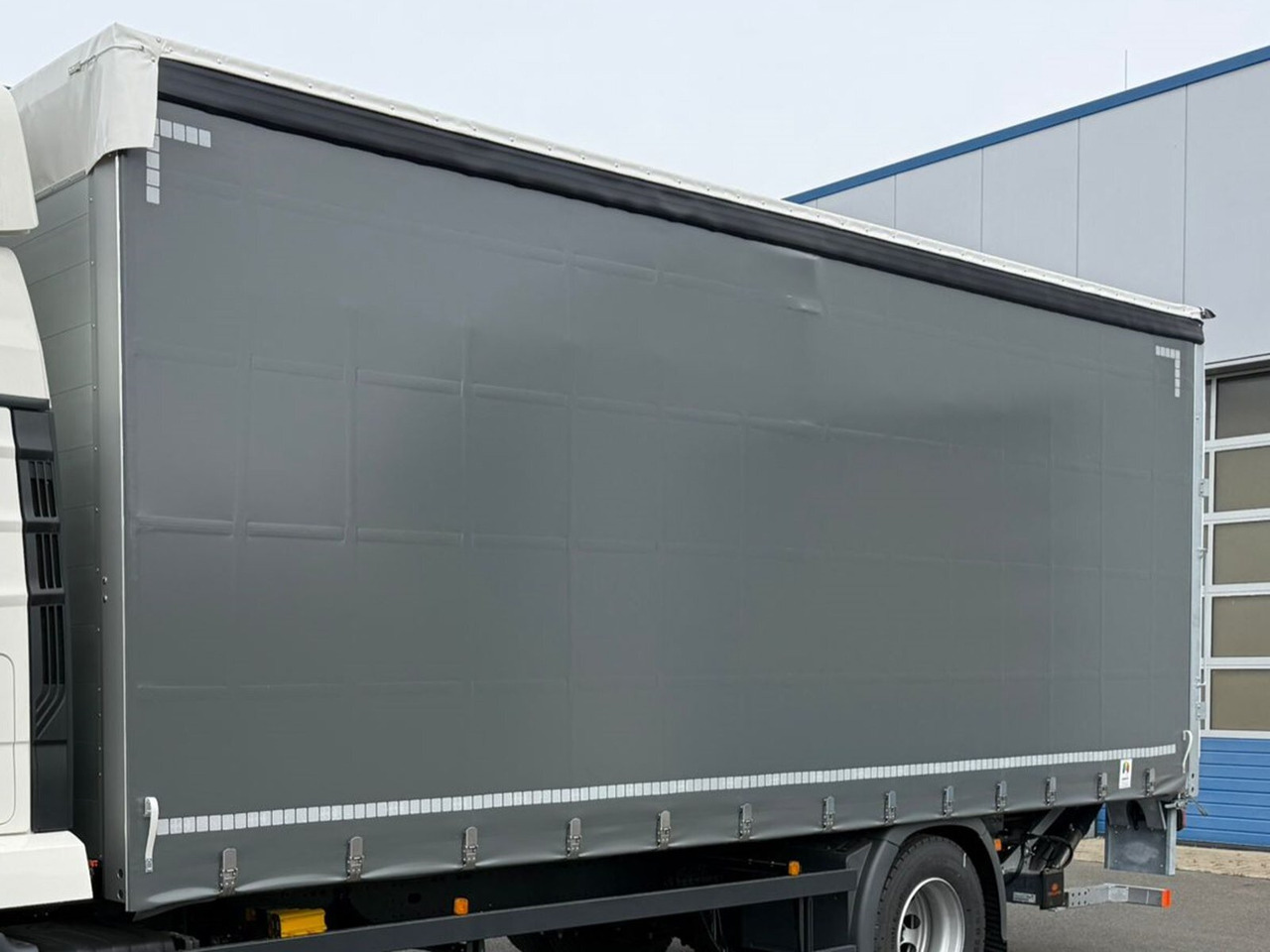 Mercedes-Benz Actros 1827/30 L 4x2 Actros 1827/30 L 4x2, Gardine, LBW - Camión caja abierta: foto 4 Mercedes-Benz Actros 1827/30 L 4x2 Actros 1827/30 L 4x2, Gardine, LBW - Camión caja abierta: foto 4