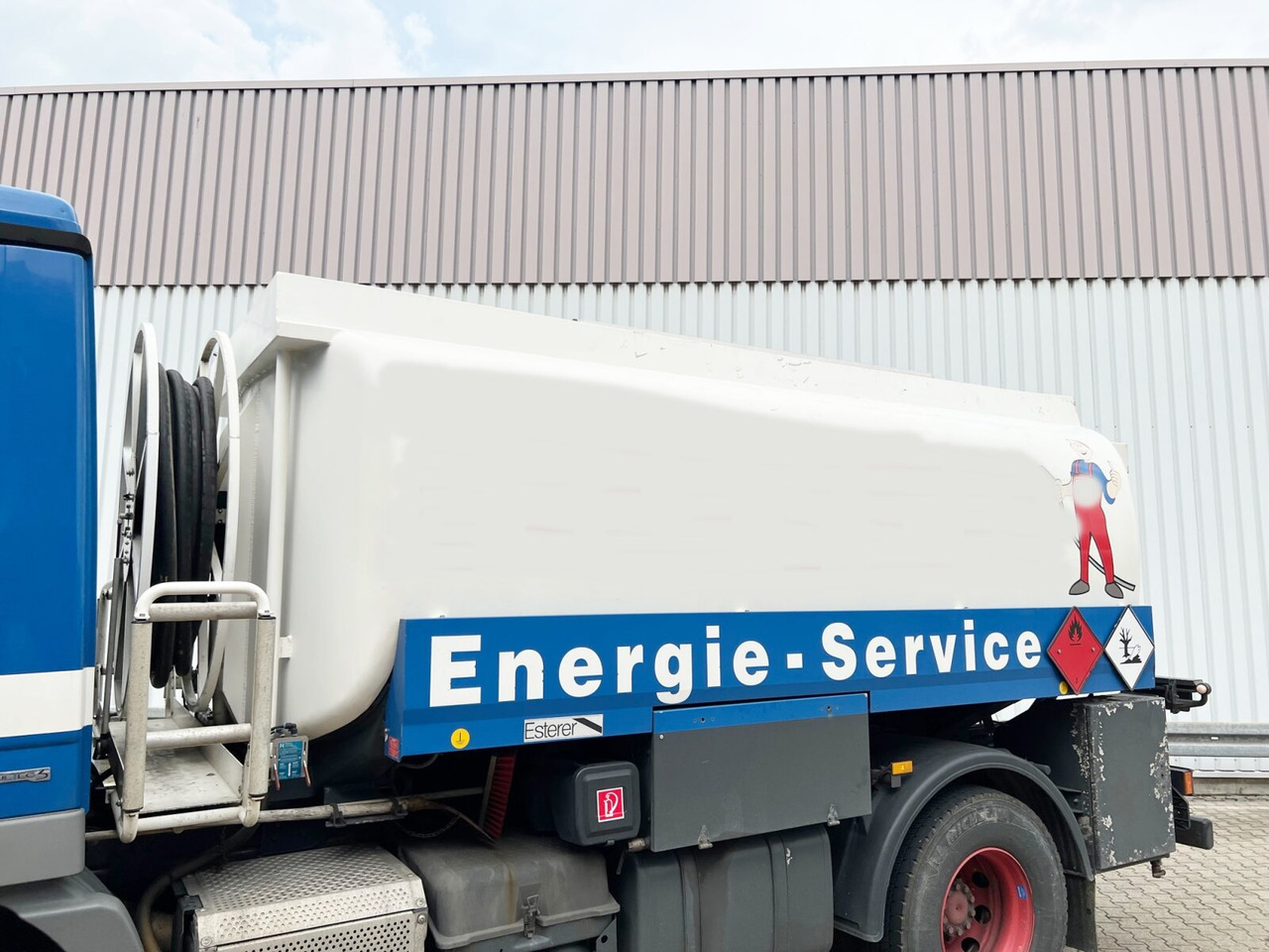 Mercedes-Benz Actros 1841 L 4x2 Actros 1841 L 4x2, Esterer-Tankaufbau, 3 Kammern, 14.000l, ADR - Camión cisterna: foto 5 Mercedes-Benz Actros 1841 L 4x2 Actros 1841 L 4x2, Esterer-Tankaufbau, 3 Kammern, 14.000l, ADR - Camión cisterna: foto 5