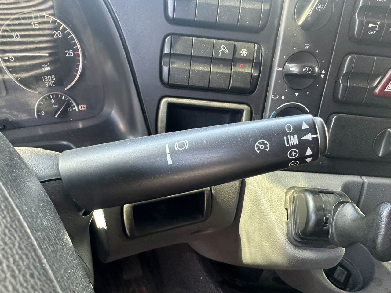 Mercedes-Benz Actros 2532 L 6x2 Actros 2532/41 L 6x2, EEV, Lenkachse - Camión chasis: foto 4 Mercedes-Benz Actros 2532 L 6x2 Actros 2532/41 L 6x2, EEV, Lenkachse - Camión chasis: foto 4