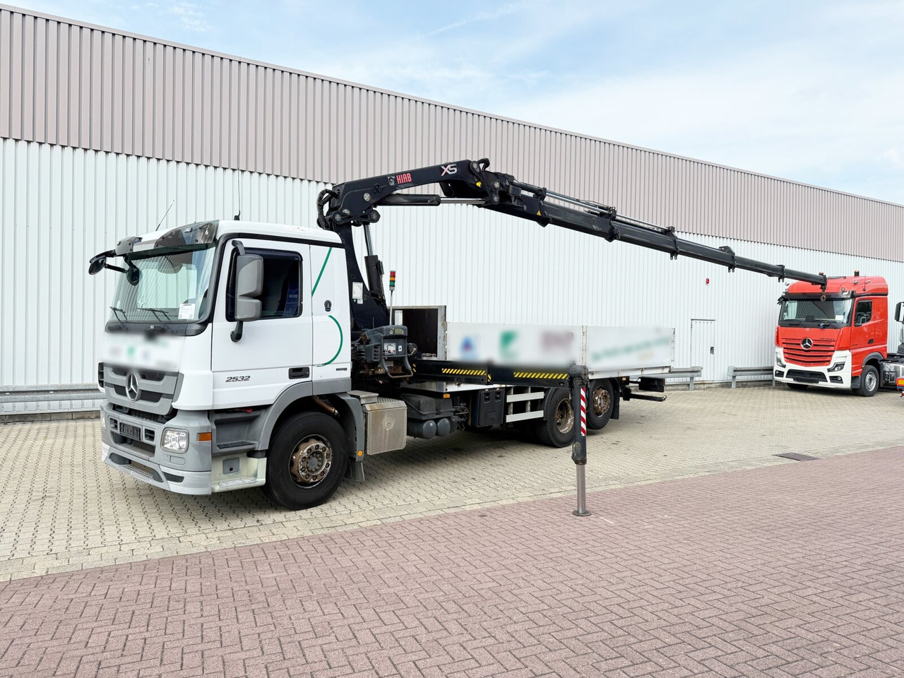 Mercedes-Benz Actros 2532 L 6x2 Actros 2532 L 6x2, Liftachse, Kran Hiab 244EP-5 HiDuo, Funk - Camión grúa, Camión caja abierta: foto 1 Mercedes-Benz Actros 2532 L 6x2 Actros 2532 L 6x2, Liftachse, Kran Hiab 244EP-5 HiDuo, Funk - Camión grúa, Camión caja abierta: foto 1