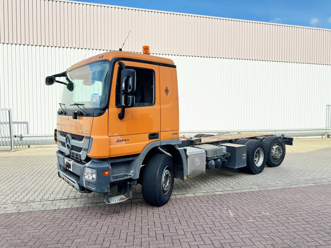 Mercedes-Benz Actros 2541 L 6x2 Actros 2541 L 6x2, Lenk-/Liftachse - Camión multibasculante: foto 1 Mercedes-Benz Actros 2541 L 6x2 Actros 2541 L 6x2, Lenk-/Liftachse - Camión multibasculante: foto 1