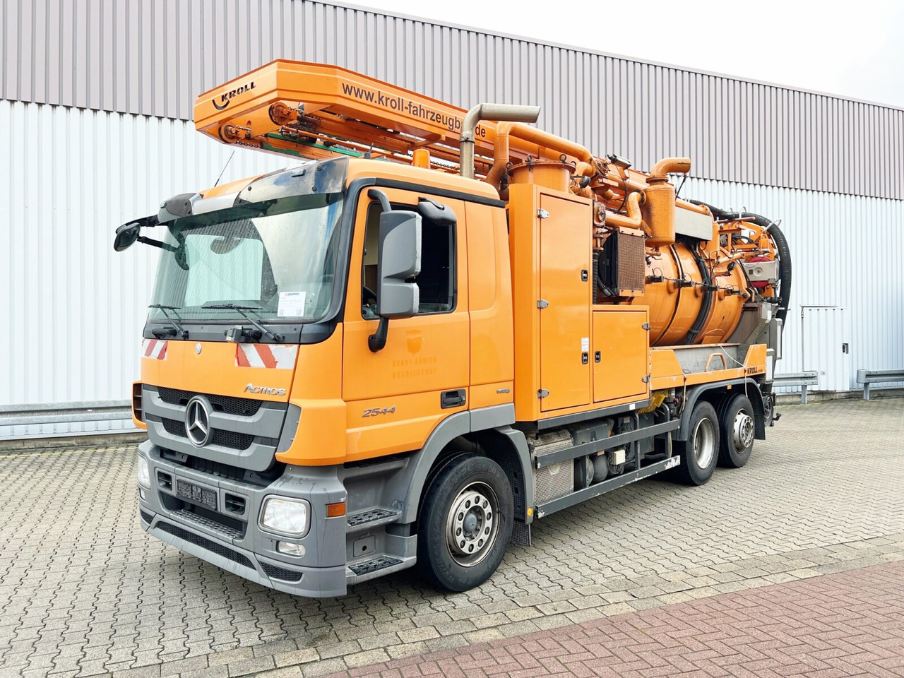 Mercedes-Benz Actros 2544 L 6x2 Actros 2544 L 6x2, Lenkachse, Kroll Saug-/Spülwagen ca. 12m³, Funk - Limpieza de alcantarillado: foto 1 Mercedes-Benz Actros 2544 L 6x2 Actros 2544 L 6x2, Lenkachse, Kroll Saug-/Spülwagen ca. 12m³, Funk - Limpieza de alcantarillado: foto 1
