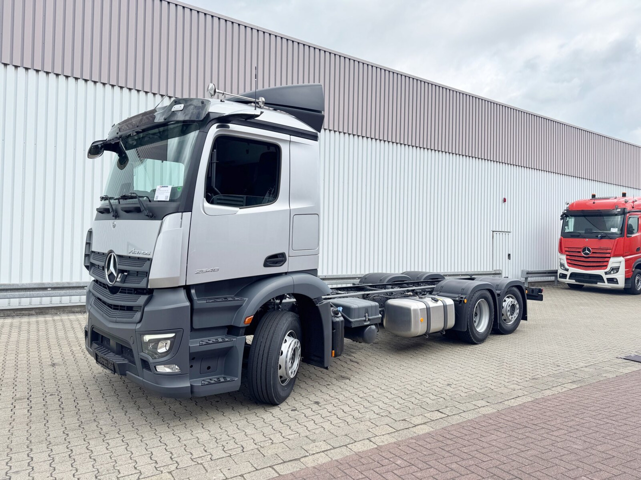 Mercedes-Benz Actros 2546 L 6x2 Actros 2546 L 6x2, Retarder, Lenk-/Lift, LED, Navi, ADR, MirrorCam, MultimediaCockpit - Camión chasis: foto 1 Mercedes-Benz Actros 2546 L 6x2 Actros 2546 L 6x2, Retarder, Lenk-/Lift, LED, Navi, ADR, MirrorCam, MultimediaCockpit - Camión chasis: foto 1