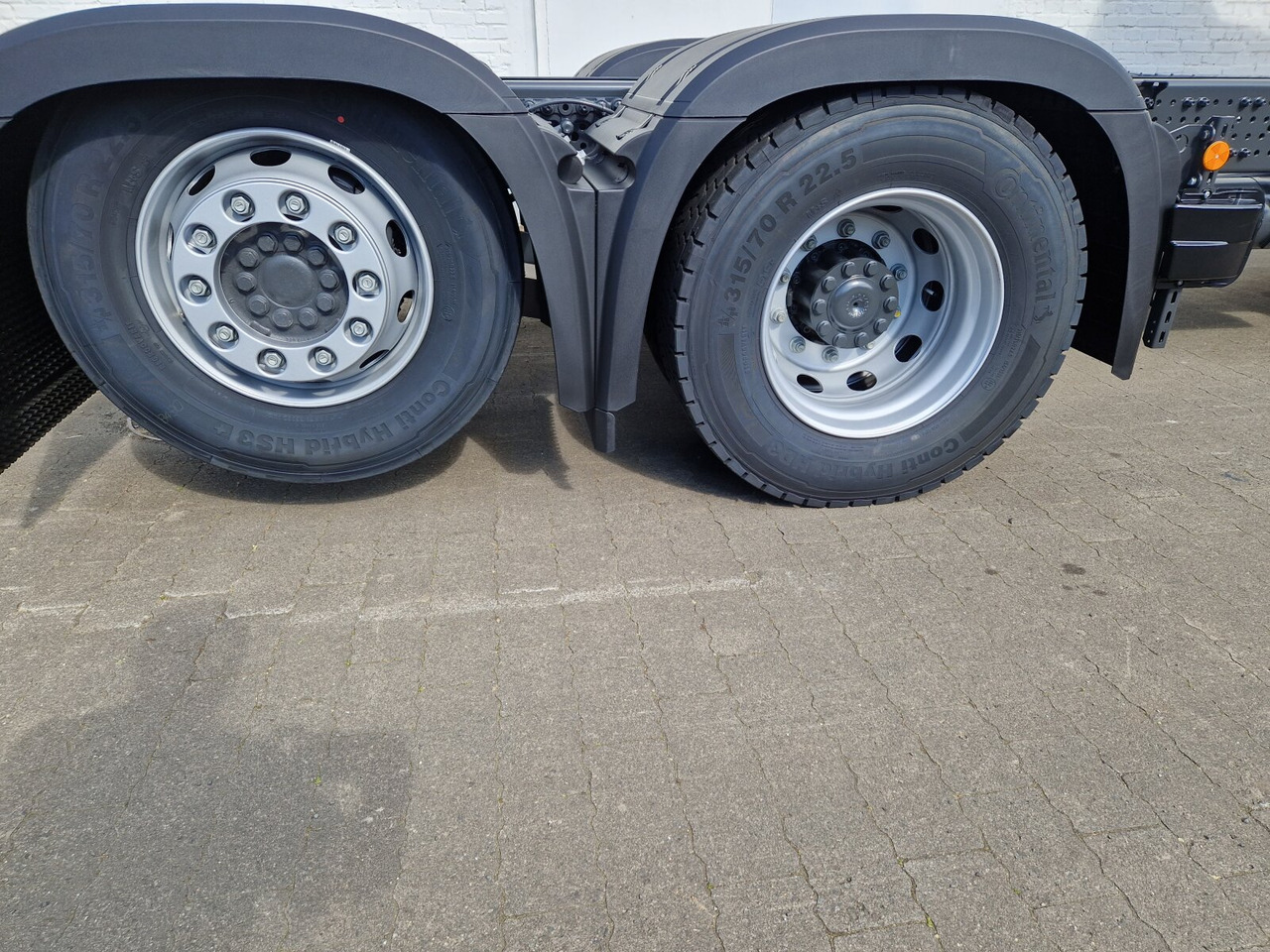 Mercedes-Benz Actros 2553 LL 6x2 Actros 2553 LL 6x2, Retarder, Liftachse, MultimediaCockpit, LED, Navi - Camión chasis: foto 3 Mercedes-Benz Actros 2553 LL 6x2 Actros 2553 LL 6x2, Retarder, Liftachse, MultimediaCockpit, LED, Navi - Camión chasis: foto 3