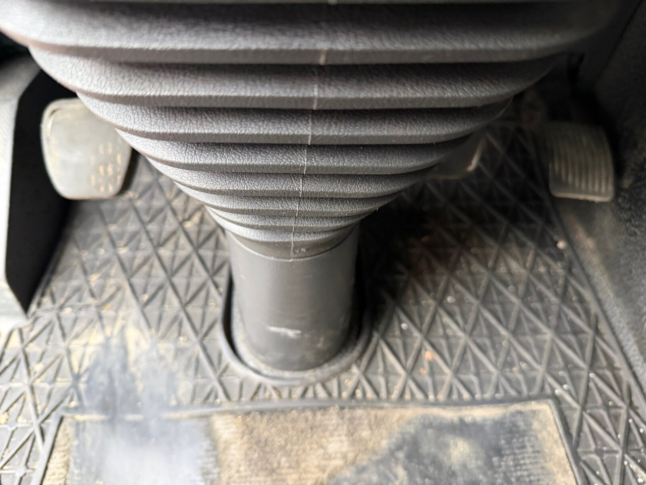 Mercedes-Benz Actros 2641 6x4 Actros 2641 6x4 - Camión multibasculante: foto 5 Mercedes-Benz Actros 2641 6x4 Actros 2641 6x4 - Camión multibasculante: foto 5