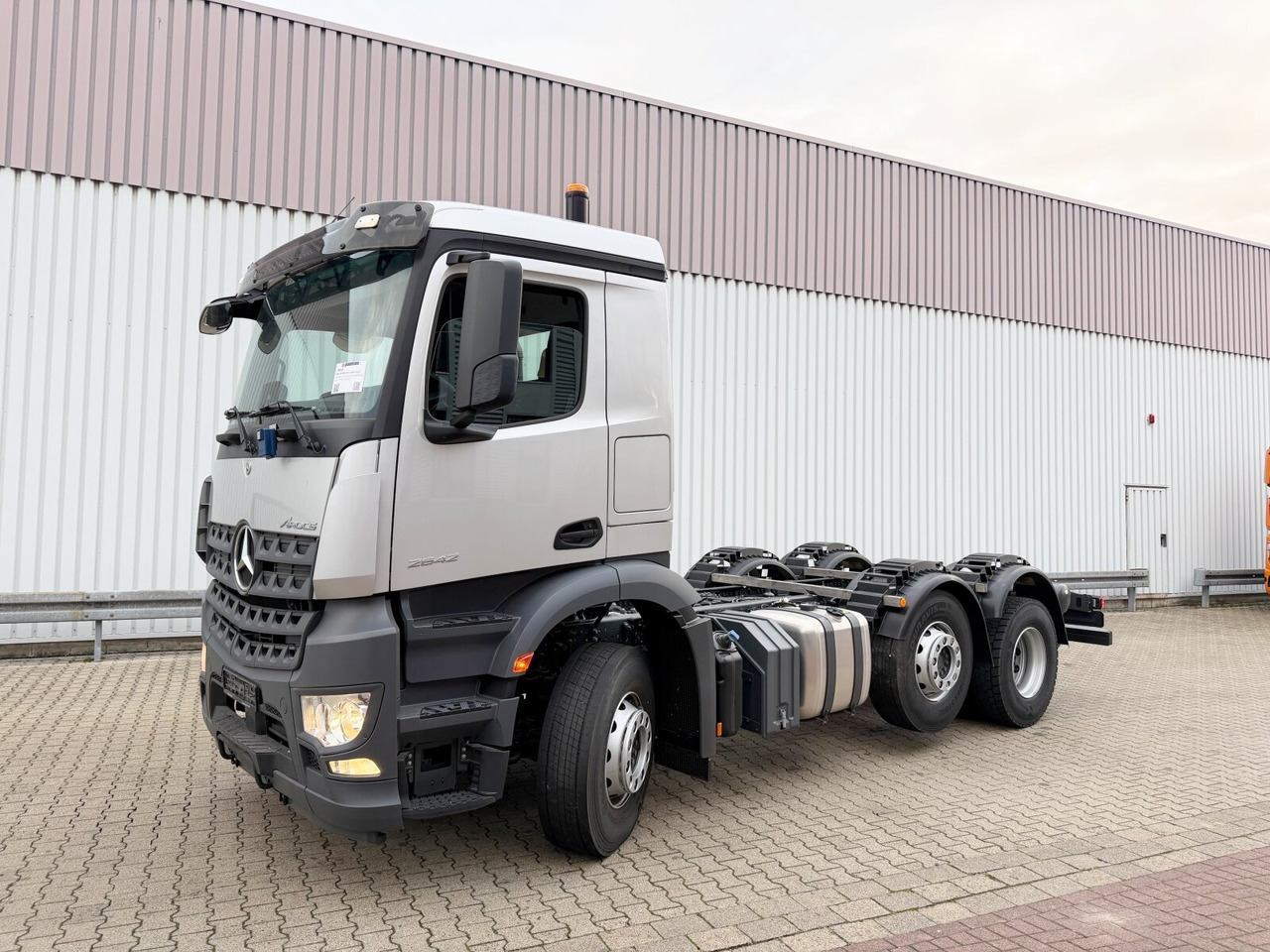Mercedes-Benz Arocs 2542 L 6x2/4 Arocs 2542 L 6x2/4, Vorlauflenk-/liftachse, Navi, MultimediaCockpit - Camión chasis: foto 1 Mercedes-Benz Arocs 2542 L 6x2/4 Arocs 2542 L 6x2/4, Vorlauflenk-/liftachse, Navi, MultimediaCockpit - Camión chasis: foto 1