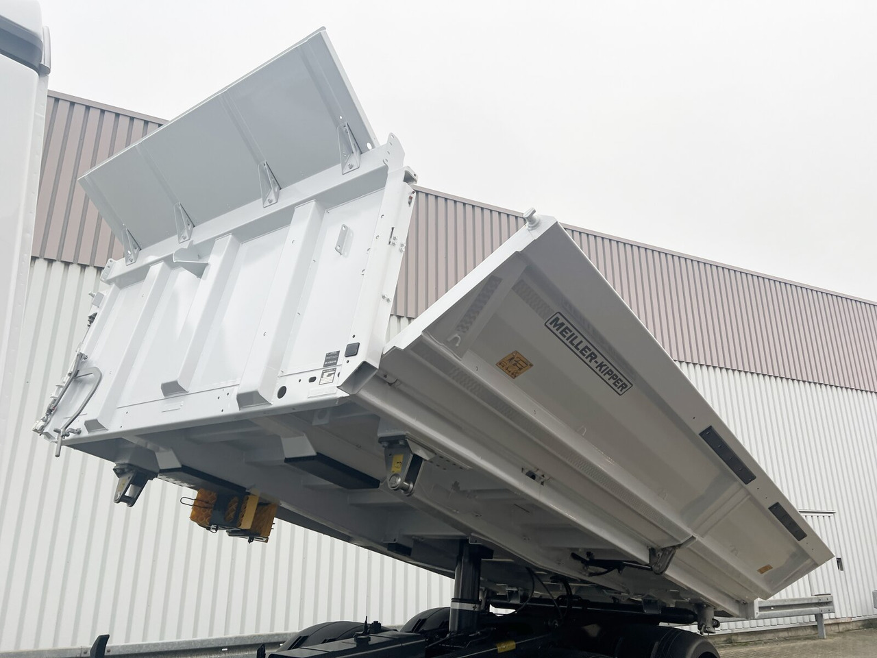 Mercedes-Benz Arocs 2645 K 6x4 Arocs 2645 K 6x4, MultimediaCockpit, Bordmatik links - Camión volquete: foto 2 Mercedes-Benz Arocs 2645 K 6x4 Arocs 2645 K 6x4, MultimediaCockpit, Bordmatik links - Camión volquete: foto 2