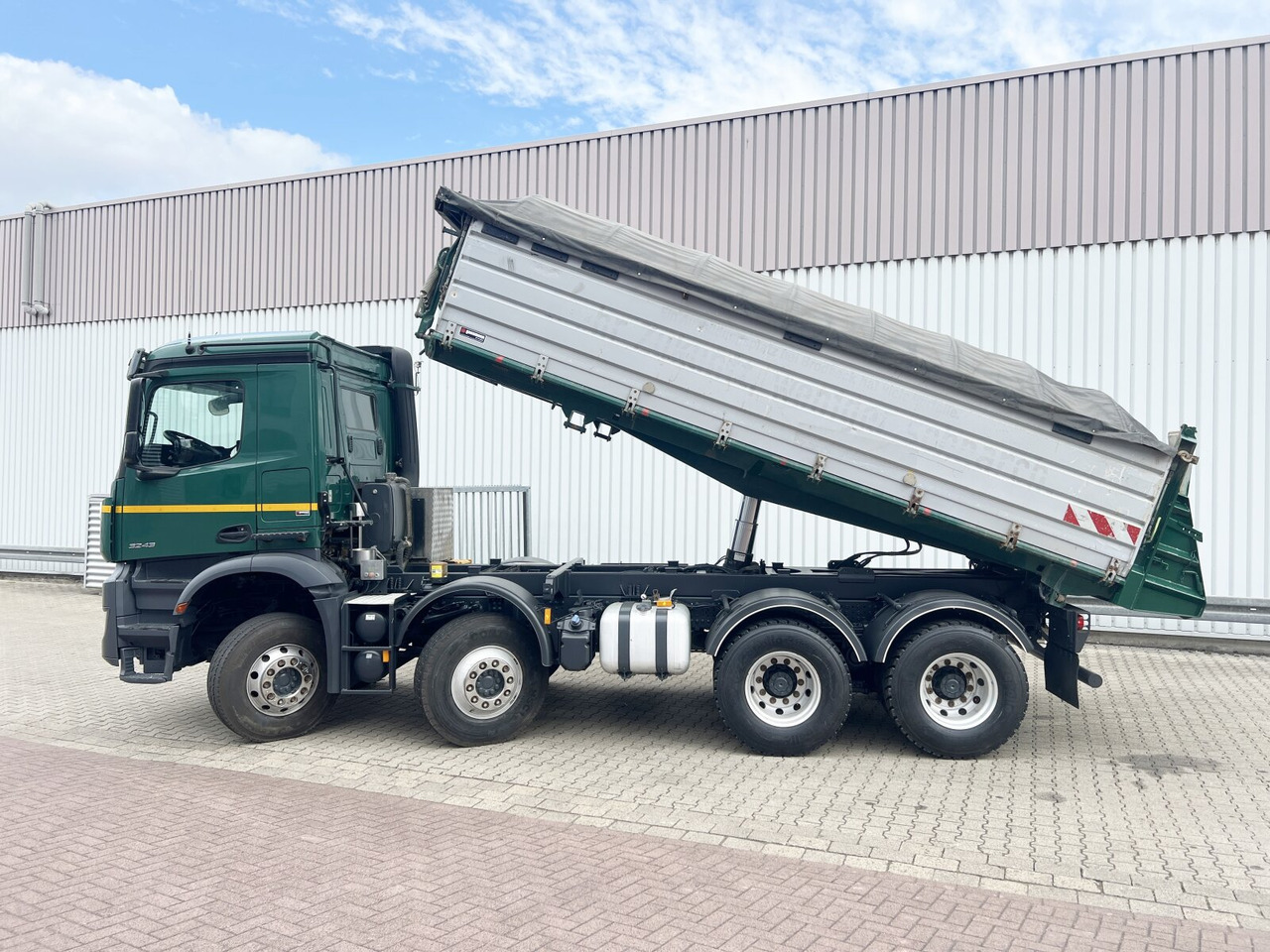 Camión volquete Mercedes-Benz Arocs 3243 K 8x4 Arocs 3243 K 8x4, Ressenig Thermo Alukipper 3-S: foto 12