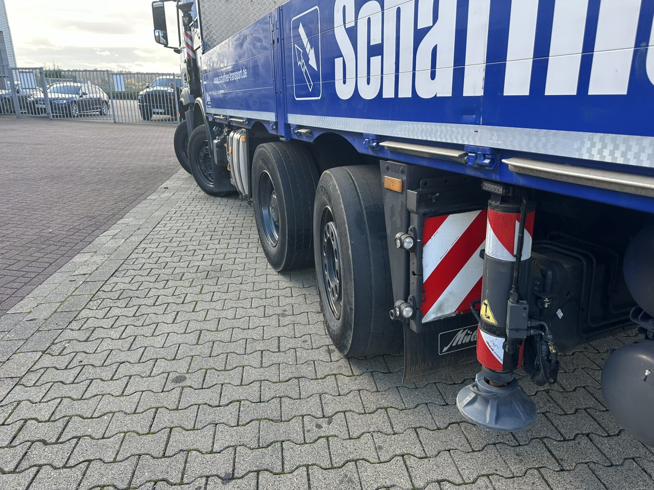 Mercedes-Benz Arocs 3245 L 8x2/6 Arocs 3245 L 8x2/6, Kran Fassi F 545 RA 2.26 XE, Jib, Funk, 29,7 m - 400 kg - Camión grúa, Camión caja abierta: foto 3 Mercedes-Benz Arocs 3245 L 8x2/6 Arocs 3245 L 8x2/6, Kran Fassi F 545 RA 2.26 XE, Jib, Funk, 29,7 m - 400 kg - Camión grúa, Camión caja abierta: foto 3