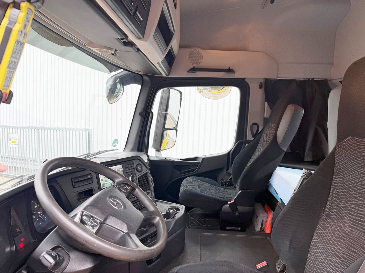 Mercedes-Benz Arocs 3245 LK 8x4/4 Arocs 3245 LK 8x4/4, Navi, Motorabtrieb, Meiller RK 30.67, Funk - Camión multibasculante: foto 4 Mercedes-Benz Arocs 3245 LK 8x4/4 Arocs 3245 LK 8x4/4, Navi, Motorabtrieb, Meiller RK 30.67, Funk - Camión multibasculante: foto 4