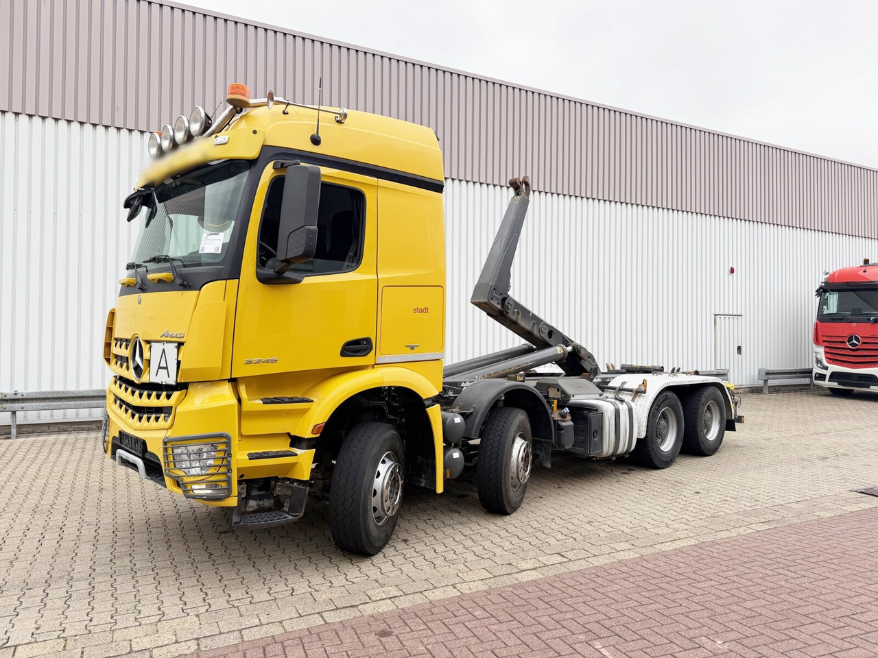 Mercedes-Benz Arocs 3245 LK 8x4/4 Arocs 3245 LK 8x4/4, Navi, Motorabtrieb, Meiller RK 30.67, Funk - Camión multibasculante: foto 1 Mercedes-Benz Arocs 3245 LK 8x4/4 Arocs 3245 LK 8x4/4, Navi, Motorabtrieb, Meiller RK 30.67, Funk - Camión multibasculante: foto 1