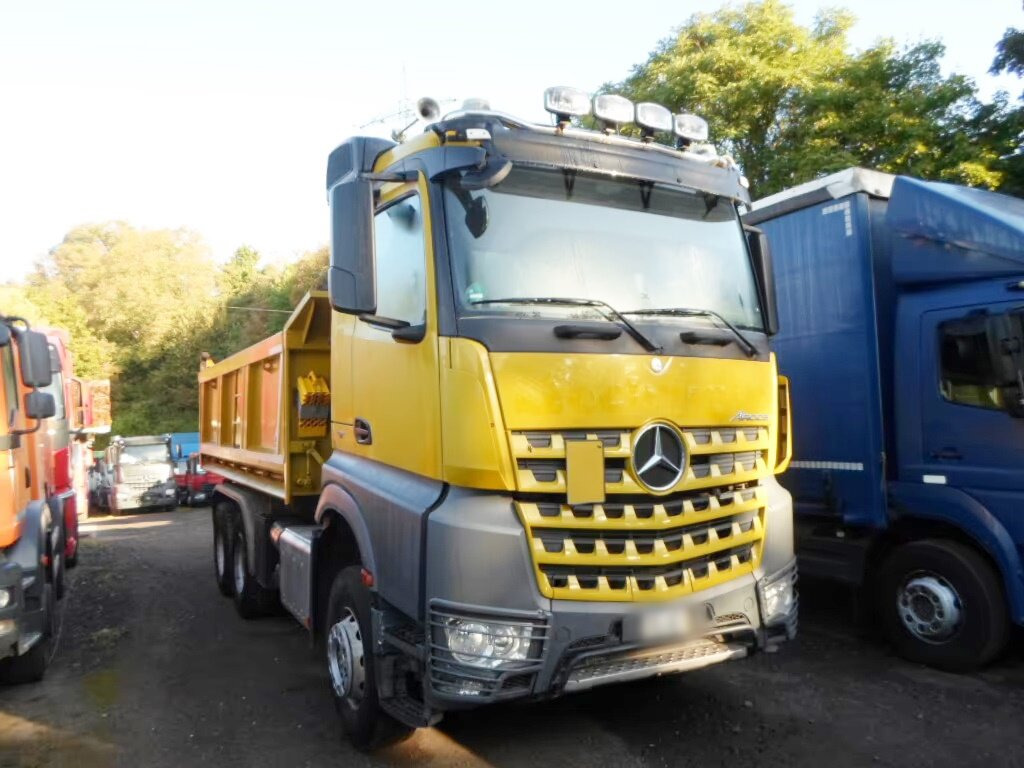Mercedes-Benz Arocs 3363 K 6x4 Arocs 3363 K 6x4, Grounder, Turbo-Retarder-Kupplung, Bordmatik - Camión volquete: foto 3 Mercedes-Benz Arocs 3363 K 6x4 Arocs 3363 K 6x4, Grounder, Turbo-Retarder-Kupplung, Bordmatik - Camión volquete: foto 3