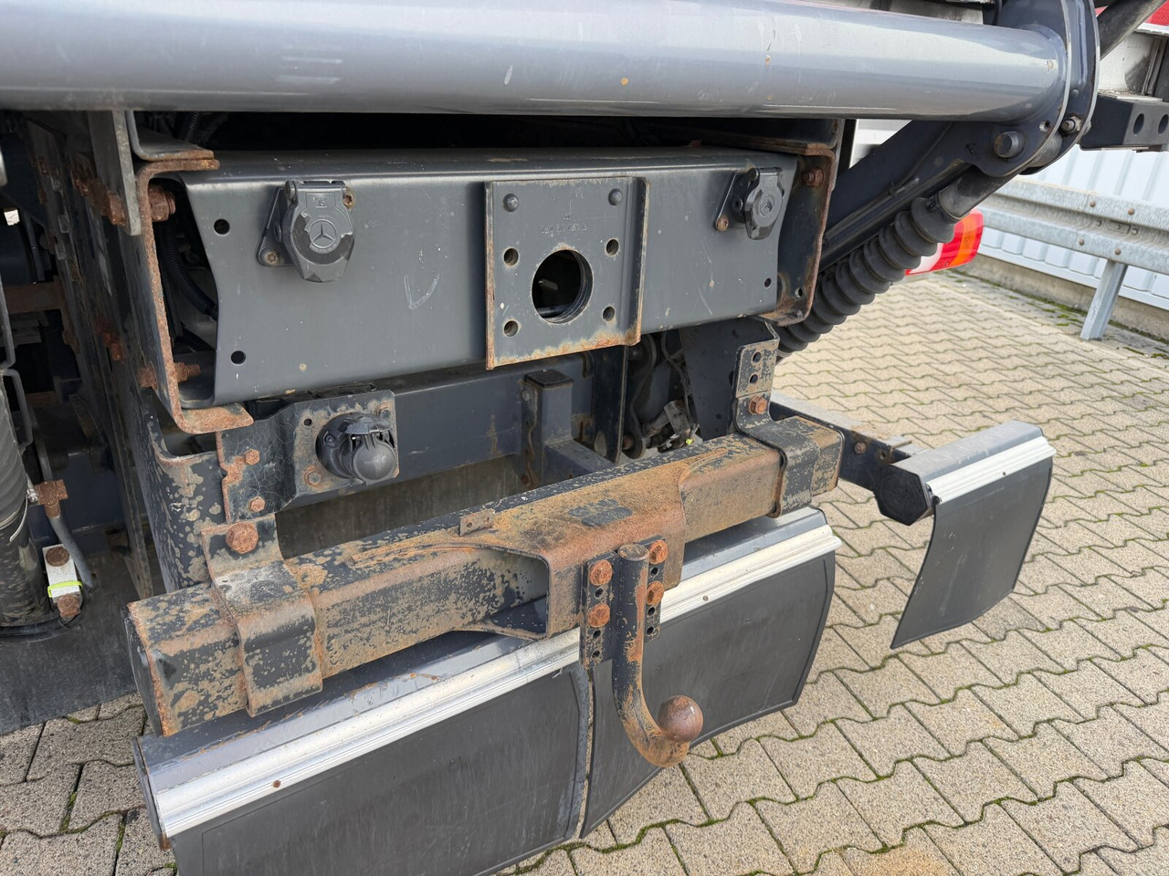 Mercedes-Benz Atego 1330 4x4 Atego 1330 4x4, Iso-Koffer mit Heizung, LBW - Camión caja cerrada: foto 4 Mercedes-Benz Atego 1330 4x4 Atego 1330 4x4, Iso-Koffer mit Heizung, LBW - Camión caja cerrada: foto 4