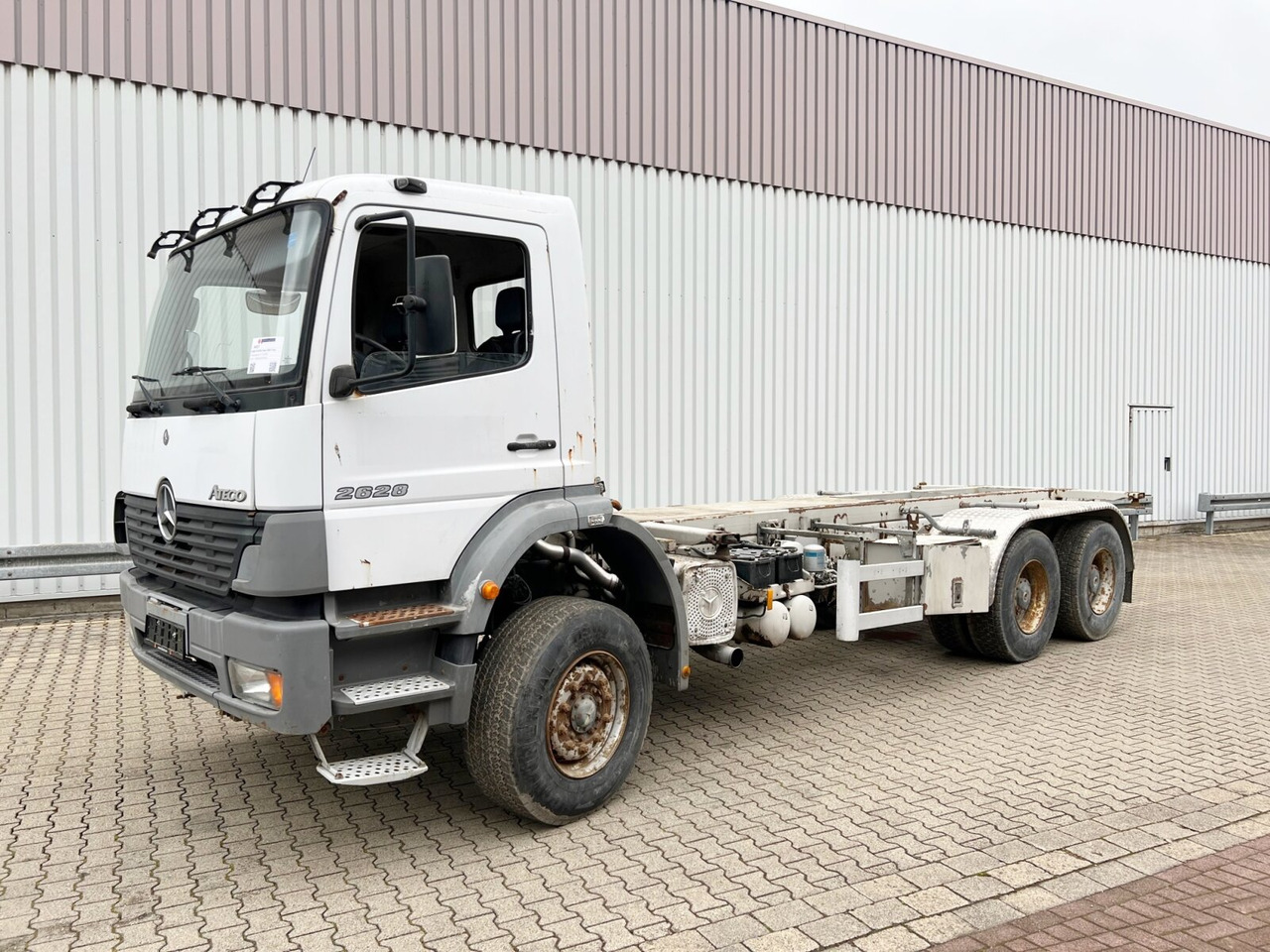 Mercedes-Benz Atego 2628 K 6x4 Atego 2628 K 6x4, 6-Zylinder - Camión chasis: foto 1 Mercedes-Benz Atego 2628 K 6x4 Atego 2628 K 6x4, 6-Zylinder - Camión chasis: foto 1