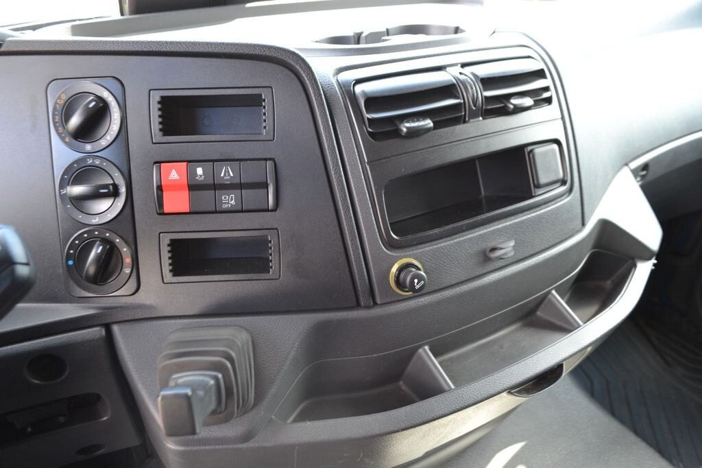 Mercedes-Benz Atego 816 4x2 Atego 816 4x2, City-Abroller - Camión multibasculante: foto 4 Mercedes-Benz Atego 816 4x2 Atego 816 4x2, City-Abroller - Camión multibasculante: foto 4