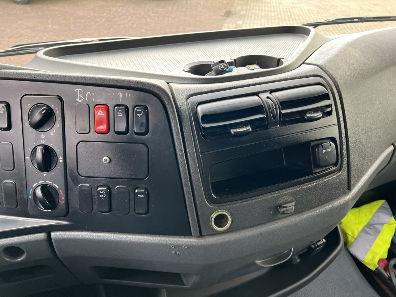 Camión caja cerrada Mercedes-Benz Atego 816 L 4x2 Atego 816 L 4x2 mit LBW, 4x Vorhanden!: foto 6